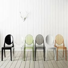 Les Chaises Transparentes Et L Interieur Contemporain Archzine Fr Fancy Chair Furniture Design Furniture
