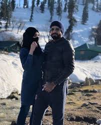 Safa baig was born on february 28, 1994, in jeddah. Irfan Pathan With His Wife Safa Baig In The Snowy Mountains Cool Hairstyles For Men Book Qoutes Cool Hairstyles