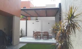 La madera es combinada con materiales como tejas de. Techos Residenciales De Queretaro Jardin