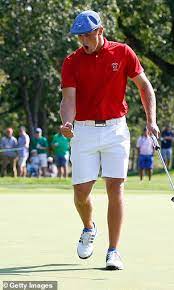 Brooks koepka and bryson dechambeau are both american professional golfers on the pga the reason why brooks koepka appears to 'hate' bryson dechambeau is seemingly a matter of rivalry. Bryson Dechambeau Auf Drei Stein Des Muskels Aber Fans Vergleichen Ihn Fat Homer Simpson Aktuelle Boulevard Nachrichten Und Fotogalerien Zu Stars Sternchen