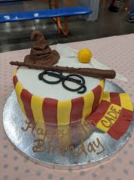 I grabbed a simple pack of golden candles while out shopping. Harry Potter Gryffindor Birthday Cake A Little Of This And A Little Of That
