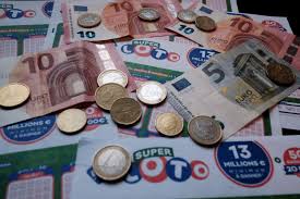 Nouveau tirage pour la française des jeux qui voit la cagnotte augmenter d'un petit million d'euros faute d'avoir trouvé p. Resultat Du Loto Fdj Le Tirage Du Vendredi 13 Aout 2021 En Ligne