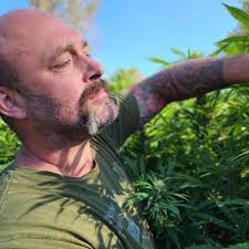 Happy Father's Day from our dad squad to yours! ❤️🌿