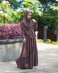 Terbuat dari bahan kulit sapi yang berkualitas dan anti ngletek. 10 Inspirasi Gamis Padu Padan Warna Cokelat Ala Anisa Rahma