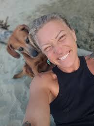 Hi! I'm traveling Central and South America and I just happened to end up  in Bocas. I really like the place and I would love to spend some time here.  I'm looking