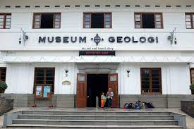 Pionir istilah loker identik dengan lowongan kerja, situs loker.id hadir sejak 2007 mempermudah cari pekerjaan dan perekrutan karyawan. Museum Geologi The Best Museum In Bandung Bandung My Eat And Travel Story