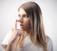 Hoy desde el despacho de la firma LOLA CAMACHO ABOGADA, quería hablaros del  delito de injurias y calumnias. Actualmente estamos expuestos, creo que  excesivamente, por las redes sociales, ya sea por trabajo,