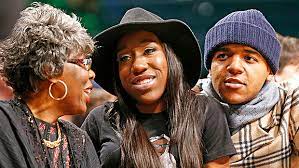 T'yanna wallace, 26, is the eldest child of late brooklyn rapper, the notorious b.i.g. Who Is T Yanna Wallace 5 Things To Know About Biggie Smalls Daughter Hollywood Life