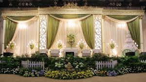 2,489 likes · 53 talking about this · 27 were here. Jangan Panik Begini Tips Mudah Memilih Dekorasi Pelaminan Merahputih