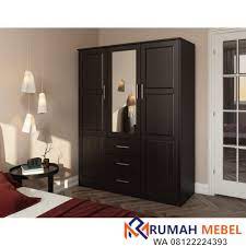 Model lemari pakaian minimalis 3 pintu model lemari baju ini simpel dan minimalis dengan warna finising cat duco putih tampak elegan dan mewah apabila di tempatkan di ruang kamar tidur yang bersih, fungsi dari lemari ini sebagai tempat penyimpanana baju supaya tidak berantakan dan rapi ruang kanar anda, lemari baju ini memiliki 3 pintu dengan 2. Lemari Pakaian 3 Pintu Minimalis Delfina Rumah Mebel