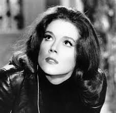 Diana rigg was a troublesome girl, born in england but raised in india, where her father worked as a railroad executive. Diana Rigg Emma Peel Pragte Eine Ganze Generation Auch Erotisch Welt