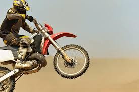 How To Wheelie A Dirt Bike On Your First Try Dirt Bike Planet