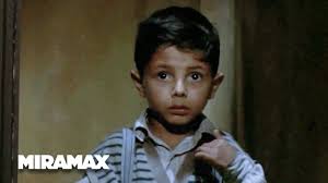 Oggi totò ha 42 anni, questa patologia comporta la perdita quasi totale della vista, ci vedo dopo il film di tornatore a 8 anni, salvatore cascio ha partecipato ad altri 8 film, con ruoli tra gi altri in film di. Cinema Paradiso Behind The Scenes Hd Philippe Noiret Salvatore Cascio Miramax Youtube