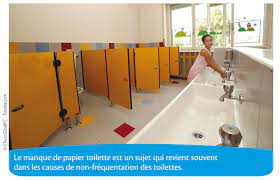 Les courbes et les surfaces interviennent naturellement dans divers domaines. Les Toilettes Scolaires