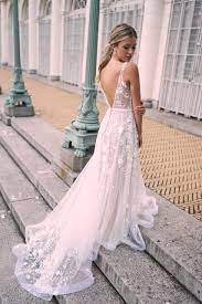 Fitted around the bust, waist and hips this style will elongate your body and emphasis your natural curves. Anna Campbell Kleinfeld Bridal