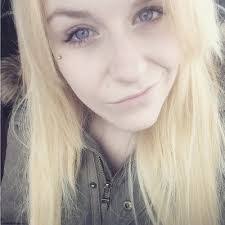 Sara Bernier's Instagram, Twitter & Facebook