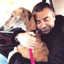 Jorge Javier Vázquez...💖 un amante de los Galgos... Jorge Javier Vázquez y  Bart un galgo adoptado 💖 en la Asociación Baasgalgo....el presentador de  televisión española Telecinco vive rodeado por cuatro Galgos (