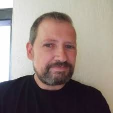 Quem mais quer construir uma pequena comunidade de casas e viver da terra?!  🙋🏼 ♀️