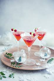 Cocktail De Noel Au Champagne Et Aux Framboises Fraise Basilic Apero Champagne Cocktail Noel Cocktails Champagne