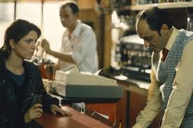 Ky esquissa un sourire, amusé par les mille contentieux qui divisaient sa famille. Un Air De Famille Inglourious Cinema