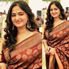 The actress pairs all her sarees with statement black bindi. Anushka Shetty Fanclub On Twitter Sweety Anushkashetty Looking Gorgeous And Elegant As Always Wearing A Beautiful Saree Designed By Designer Dear Friend Shravankummar And Jewellery Designed By Shravankummar Made By Pavan