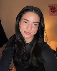 Sarah Barham's Instagram, Twitter & Facebook