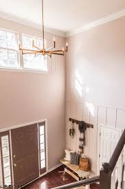 I know i sound like an infomercial for sherwin williams but i just love these brochures and collections and they are really one of the best paint color resources out. The Weekender Season 3 Sherwin Williams White Foyer Decorating Sherwin Williams White Truffle
