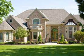 Esta casa son un conjunto de cubos apilados, un estilo similar a la anterior pero con un diseño único. Fotos De Casas Bonitas De Stock Casas Bonitas Imagenes Libres De Derechos Depositphotos