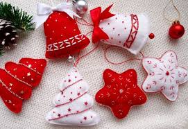 Decoracion Navidena Rojo Y Blanco Dale Detalles En 2020 Manualidades Navidenas Figuras De Fieltro Navidad Manualidades
