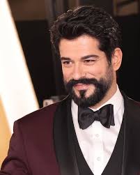 𝗜𝗻 2026, 𝗕𝘂𝗿𝗮𝗸 Ö𝘇ç𝗶𝘃𝗶𝘁, 𝘀𝘁𝗮𝗿 𝗼𝗳 𝘁𝗵𝗲 𝘀𝗲𝗿𝗶𝗲𝘀  "𝗞𝘂𝗿𝘂𝗹𝘂𝘀 𝗢𝘀𝗺𝗮𝗻," 𝗶𝘀 𝗿𝗲𝗽𝗼𝗿𝘁𝗲𝗱𝗹𝘆 𝘁𝗵𝗲  𝗿𝗶𝗰𝗵𝗲𝘀𝘁 𝗮𝗰𝘁𝗼𝗿 𝗶𝗻 𝗧𝘂𝗿𝗸𝗲𝘆, 𝘄𝗶𝘁𝗵 𝗮 𝗻𝗲𝘁 𝘄𝗼𝗿𝘁𝗵  𝗲𝘅𝗰𝗲𝗲𝗱𝗶𝗻𝗴 𝗼𝗻𝗲 𝗯𝗶𝗹𝗹𝗶𝗼𝗻 ...