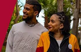 Reshad strik sevgilisi (eşi) kim ? Deandre Yedlin Ve Esi Holigan Aslanlar Facebook