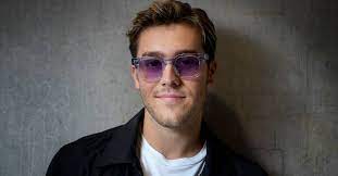 The song was premiered on february 18, 2021, accompanied by a music video. Benjamin Ingrosso On The New Album A Tribute To The 90s Teller Report