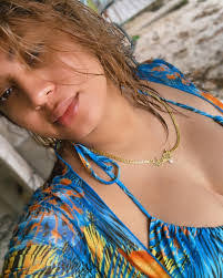 Becky Reed's Instagram, Twitter & Facebook