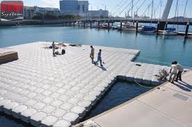 Cubisystem Loue Et Vend Ses Pontons Flottants Pour Realiser Une Scene Flottante Pour Gotan Project A Enghien Les Bains Et Une Ponton Flottant Pontons Flottant