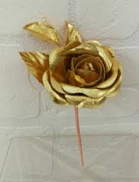 Dà un'occhiata agli addobbi per 50 anni di matrimonio della tavola come i 18 piatti matrimonio oro 26 cmoppure gli 8 piatti 50 compleanno 18 cm, utili affinché ogni invitato possa prendere ciò che preferisce. Fiore Bomboniera Rosa Singola Color Oro Nozze Oro Matrimonio 50 Anni Ebay