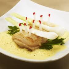 Recette De Pave De Fletan Roti Sur Des Legumes Verts Avec Une Sauce Exotique Parfumee Au Gingembre Du Chef Jean Yves Schillinger Recette Recettes De Cuisine Recette Recette Poisson