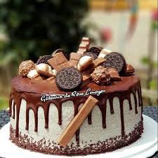 Layer Cake Au Oreo Kinder Bueno Gateau Anniversaire Chocolat Creme Cremebeurre Ganache Chantilly Dessert Pastry Cake Birtday Dessert Creme Au Beurre