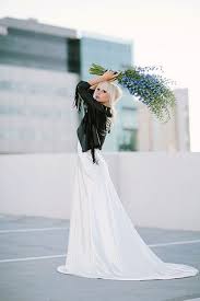 27 Chic Wege Eine Lederjacke An Ihrer Hochzeit Zu Schaukeln Chic Eine Hochzeit Ihrer Lederjacke Schaukeln Modernes Hochzeitskleid Rockerhochzeit Braut