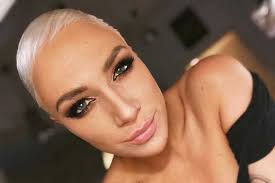 Join facebook to connect with toth gabi and others you may know. Toth Gabi Kislanya Kipakolta A Konyhat Hannarozarol Cuki Fotot Posztolt Hazai Sztar Femina