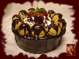 Torta Profiteroles Frutillas Y Crema Profiteroles Cake Strawberries And Cream Cake Best Chocolate Cake Choux Best Chocola Cake Decorating Cakes And More Food