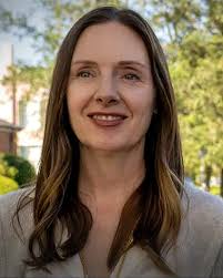 Gina Baxter Played by Hope Davis