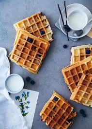 Rezept Fur Blaubeer Joghurt Waffeln Rezept Joghurt Waffeln Heidelbeeren Rezepte Lebensmittel Essen