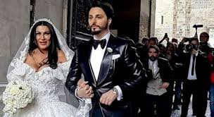 La zaffino ha fatto parte del cast di amici di maria de filippi per. Nozze Trash A Napoli E Crisi Tra Tony Colombo E La Vedova Del Boss Aiutatemi A Fare Pace