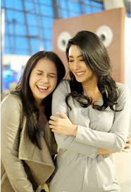 Talkshow entertainment sctv ini hadir dengan dipandu raffi ahmad dan andre taulany. Keakraban Nagita Slavina Dengan 3 Mantan Raffi Ahmad Entertainment Fimela Com