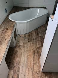 Badewanne holzoptik badewanne verkleidung in holzoptik von duravit konstruktion #116neueste home design ideen, bilder, remodel und dekor garten. Bodenfliesen Holzoptik 100x15 Fliesen Timo