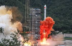 Destroços de foguete chinês podem cair ainda neste sábado sobre a terra; China Lanca Dois Foguetes Em Tres Dias Olhar Digital