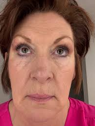 Neutral lip liner for mature skin