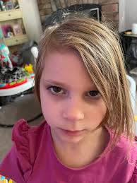 Hi!! This is my 5 year old daughter, she's gotten her hair cut once before  (😭💔) but that last couple of months she's been begging to get it cut. She  says it