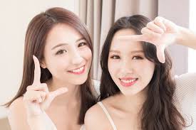 Cấy mỡ tự thân làm chị em lao đao: Người mặt sưng phù, người qua đời trên  bàn phẫu thuật