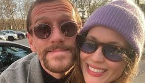 Judith und Mel Vermögen: Zwischen 1 und 5 Millionen Dollar